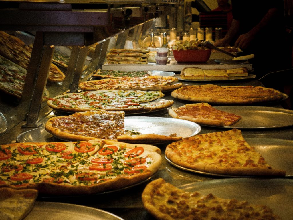 The-best-pizza-in-Anaheim-BW-Stovalls-Stovalls-Inn